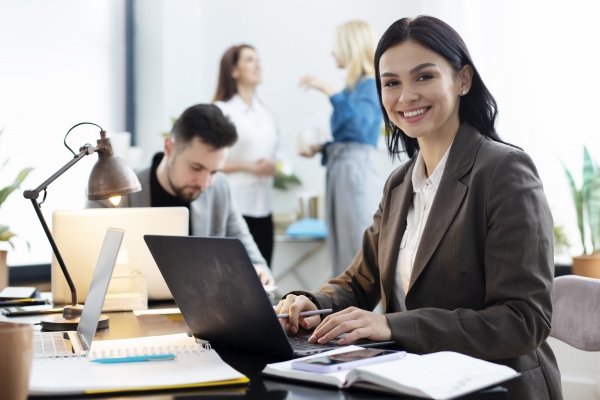 Comparativo 2025: quais consórcios crescem mais — imóveis, veículos, eletros ou serviços?