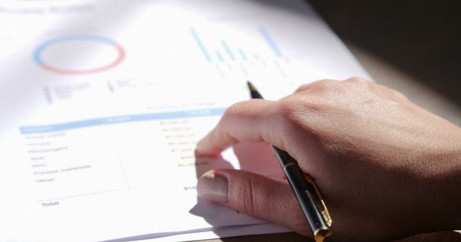 Quando contratar crédito faz sentido: critérios técnicos para decidir sem comprometer o orçamento